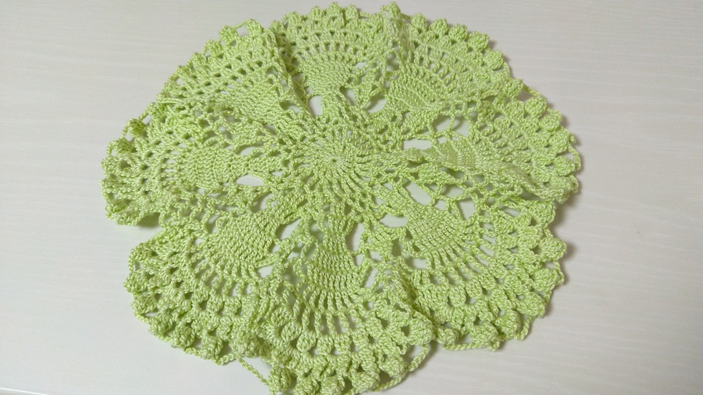 レース編みドイリー たっぷりフリル