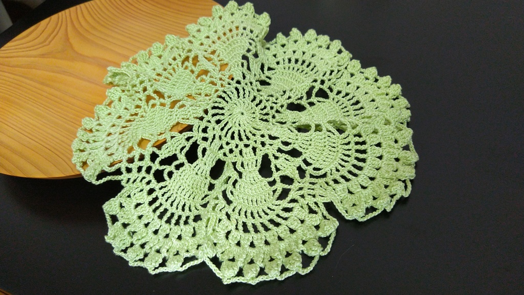 レース編みドイリー たっぷりフリル