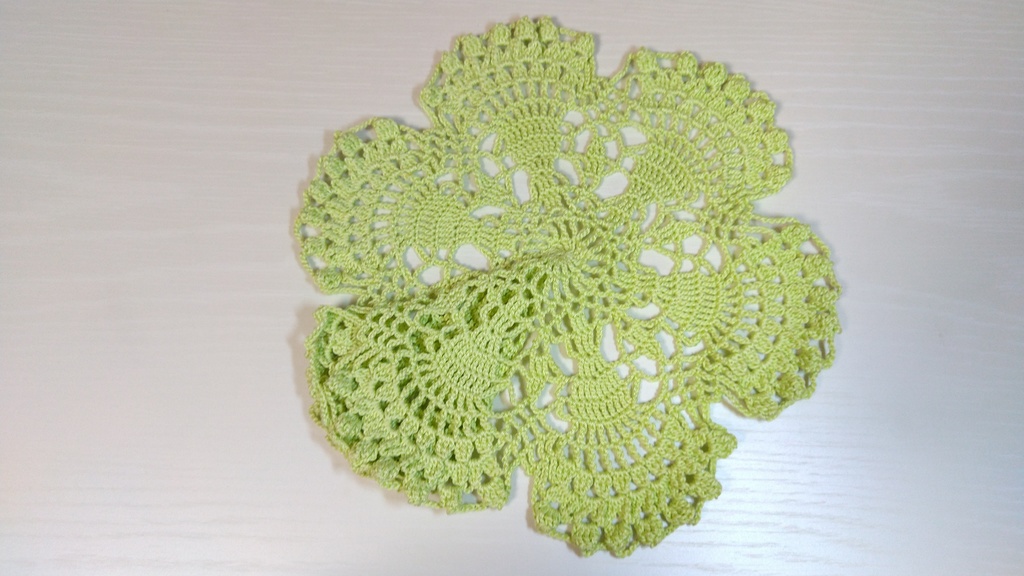 レース編みドイリー たっぷりフリル