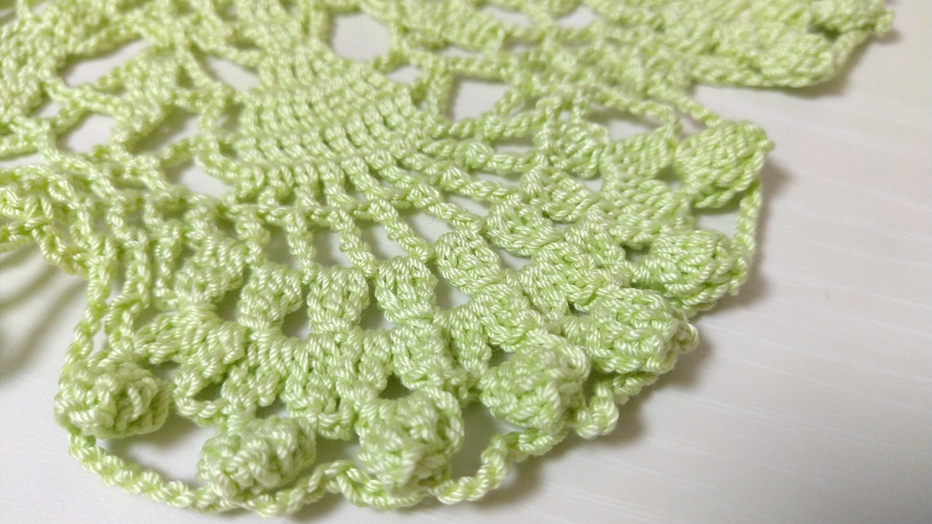 レース編みドイリー たっぷりフリル