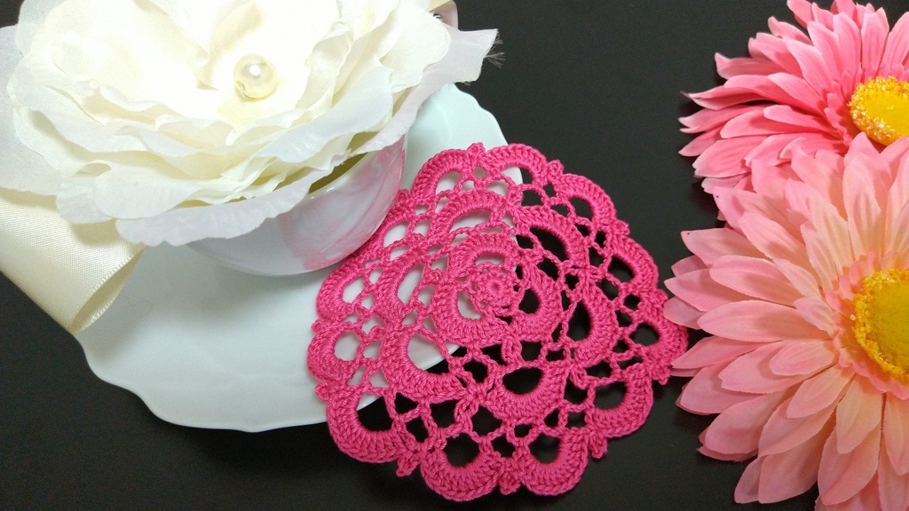 レース編みドイリー　ばらのモチーフ