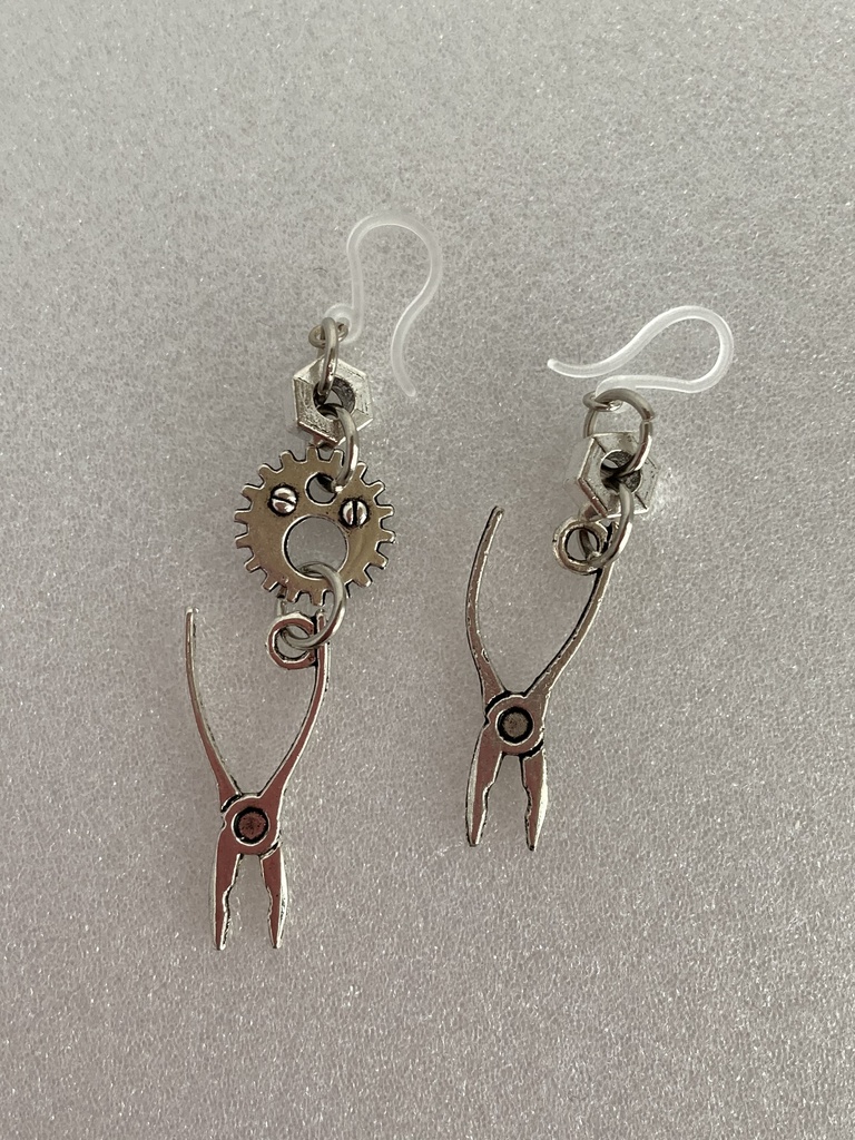 工具耳飾り