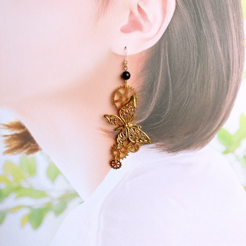 蝶と歯車の耳飾り