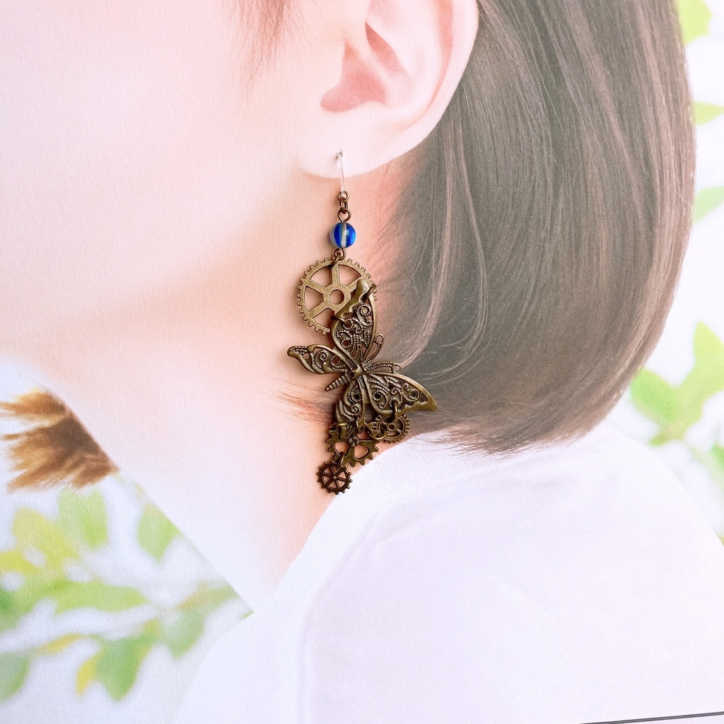 蝶と歯車の耳飾り