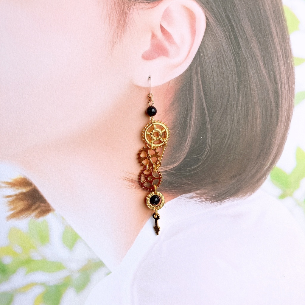 蝶と歯車の耳飾り
