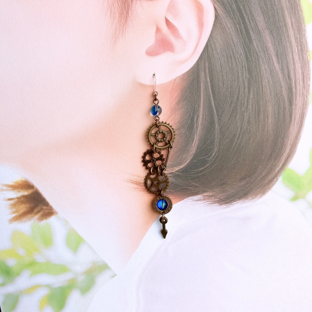 蝶と歯車の耳飾り