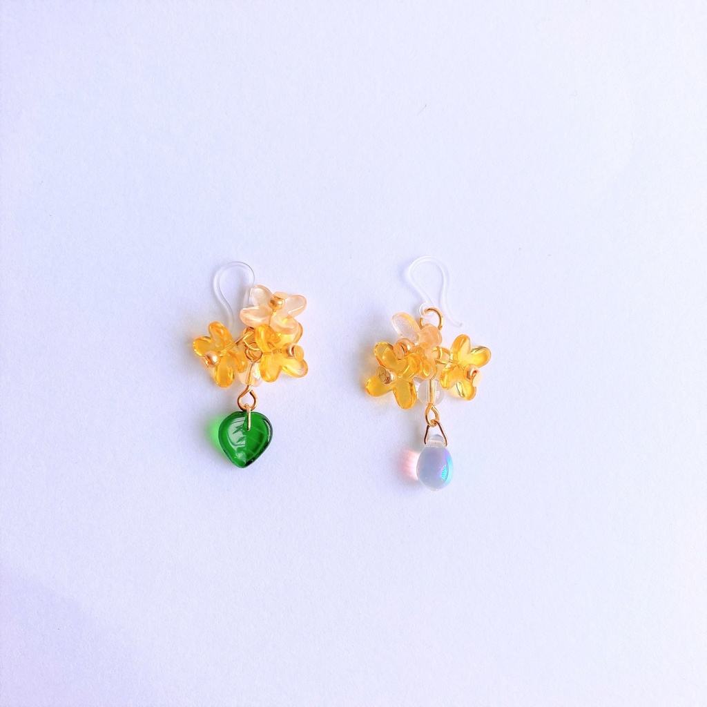 小さい花 耳飾り(金木犀)