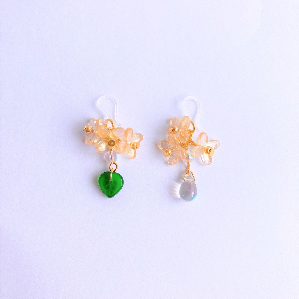 小さい花 耳飾り(金木犀)
