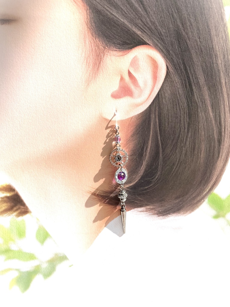 道標の耳飾り(菫)