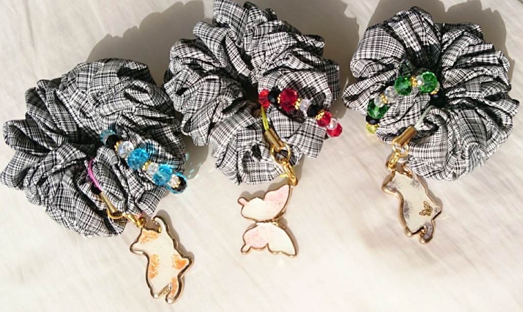 シンプルかわいいレジンストラップ