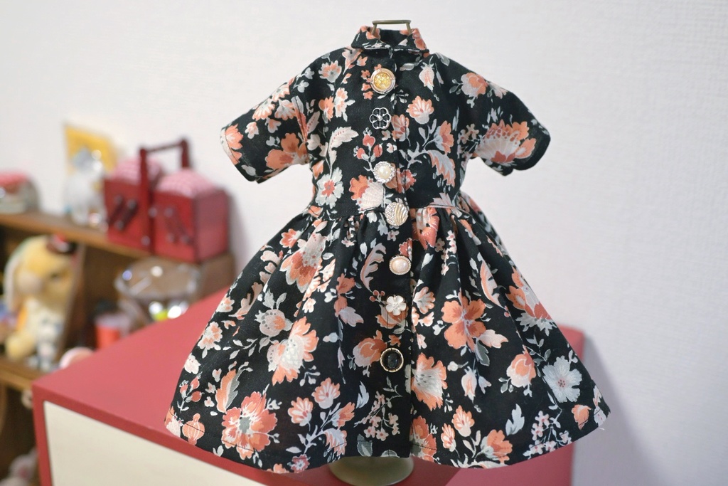 アンティークちっくな✳︎花柄ミニワンピ