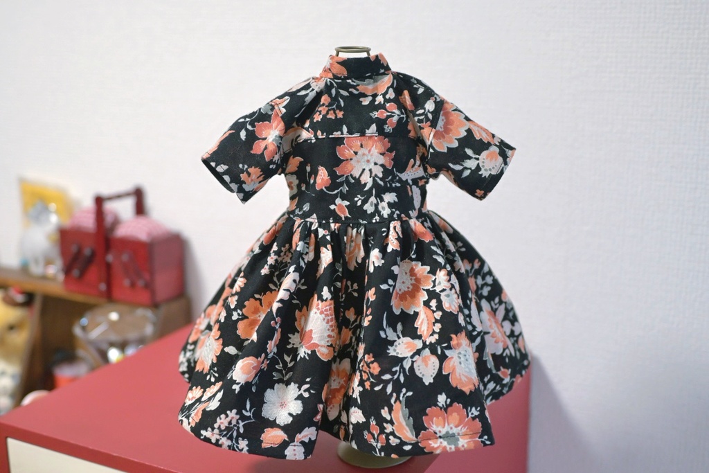 アンティークちっくな✳︎花柄ミニワンピ