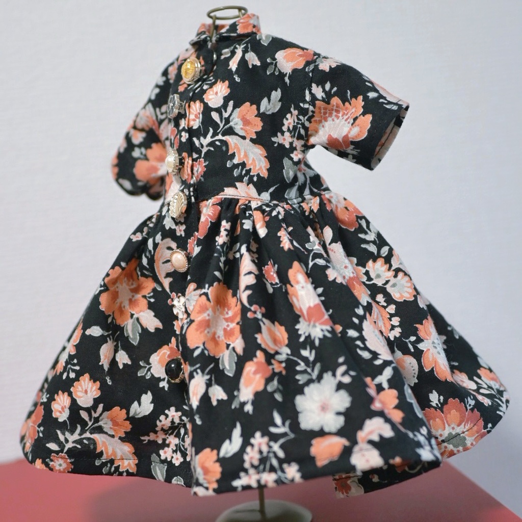 アンティークちっくな✳︎花柄ミニワンピ