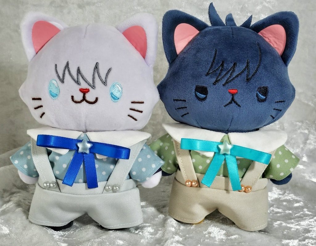 水色ブラウス＆サスペンダー風パンツ