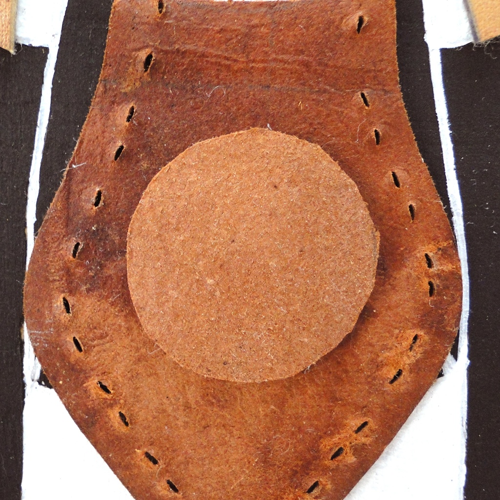 革鎧をつけたツノ戦士のウッドバーニングアート アフリカ オブジェ 木工 木雑貨 精霊 民族 エスニック  No8