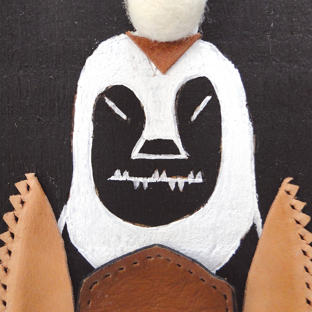 革鎧をつけた翼のある戦士のウッドバーニングアート アフリカ オブジェ 木工 木雑貨 精霊 民族 エスニック No4