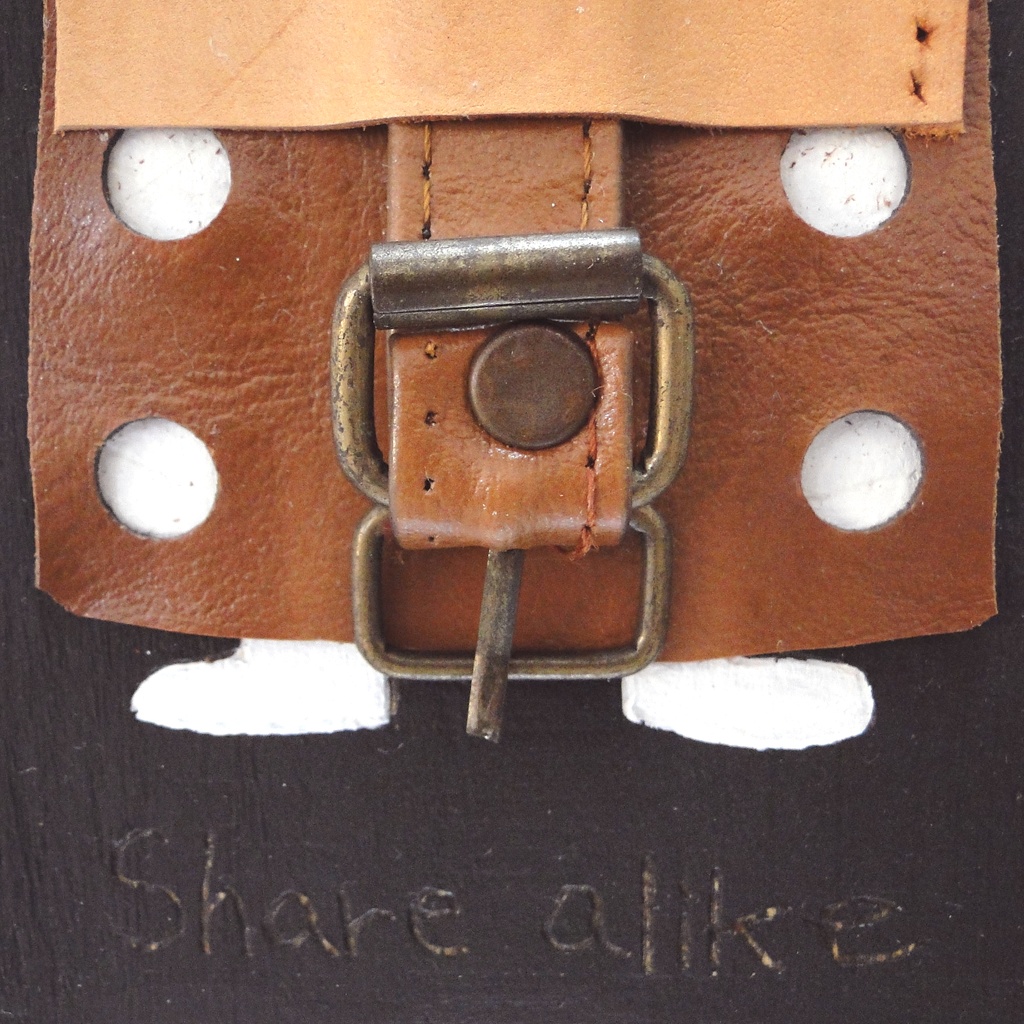 革鎧をつけた目の丸いの戦士のウッドバーニングアート アフリカ オブジェ 木工 木雑貨 精霊 民族 エスニック No3