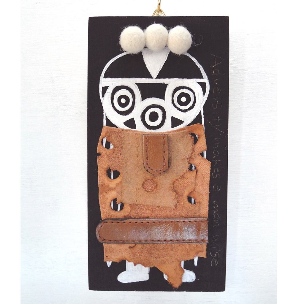 革鎧をつけた丸い目の戦士のウッドバーニングアート アフリカ オブジェ 木工 木雑貨 精霊 民族 エスニック  No2 
