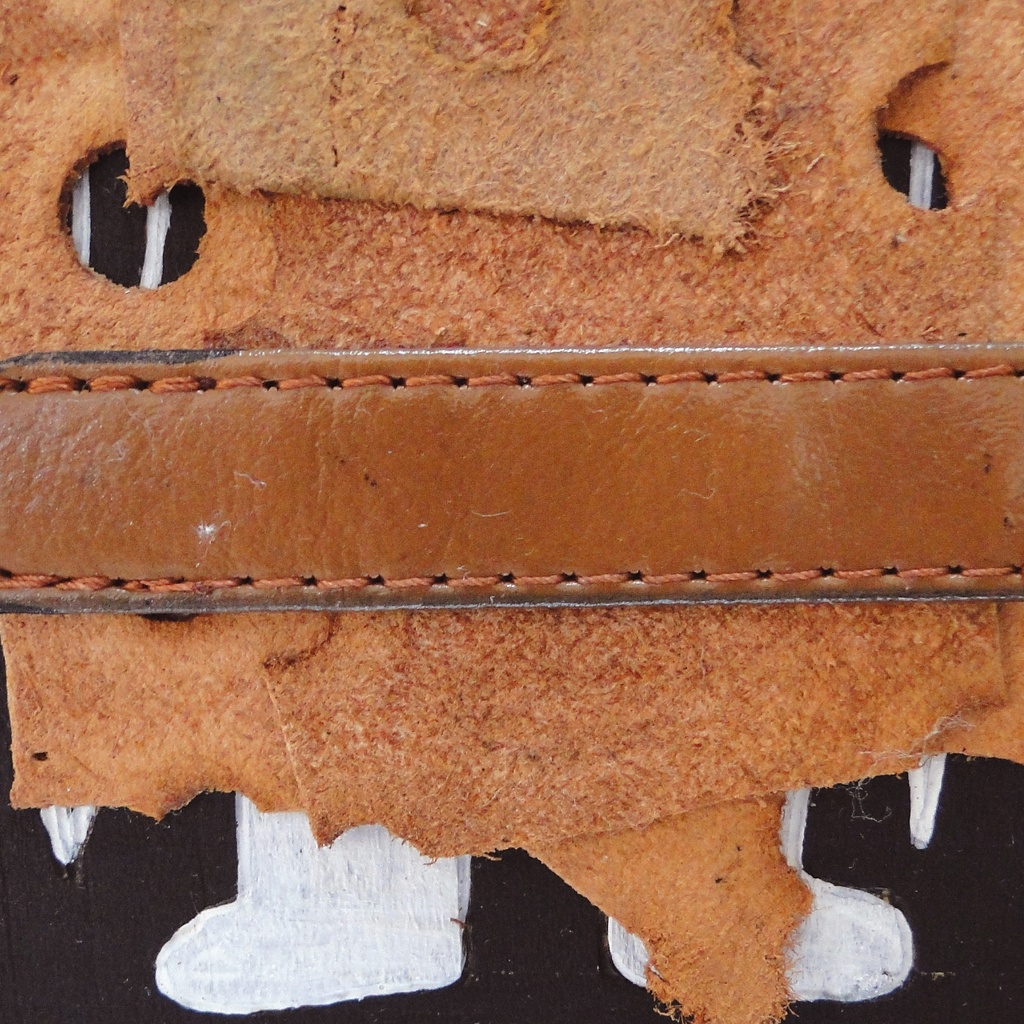 革鎧をつけた丸い目の戦士のウッドバーニングアート アフリカ オブジェ 木工 木雑貨 精霊 民族 エスニック No2