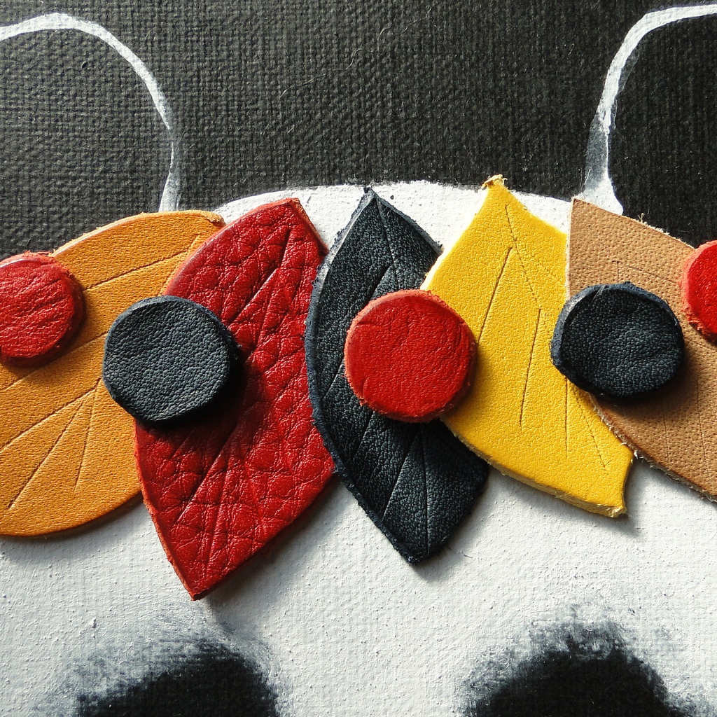 パンダと革飾りのアート 原画 絵画 キャンバス画 動物の絵 壁飾り