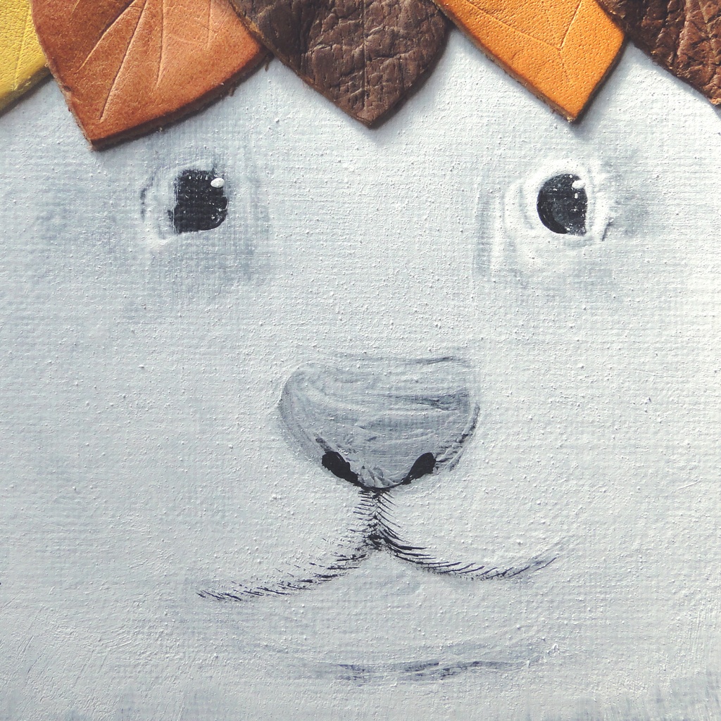 クマと革飾りのアート 原画 絵画 キャンバス画 動物の絵 壁飾り