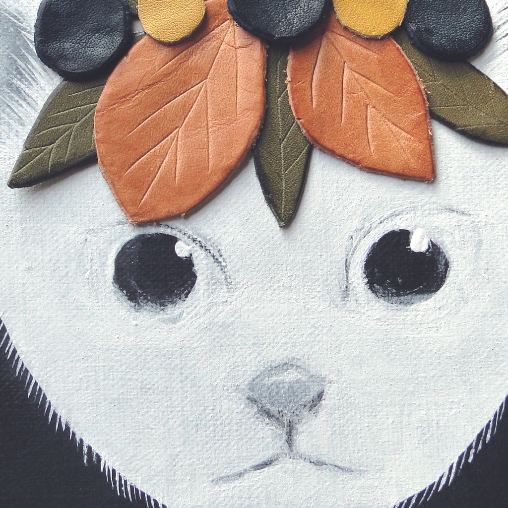 子猫と革飾りのアート 原画 絵画 キャンバス画 動物の絵 壁飾り