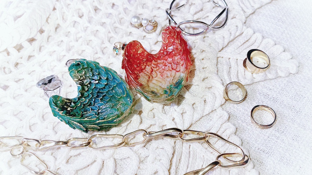 金メッキのアクセサリートレイ