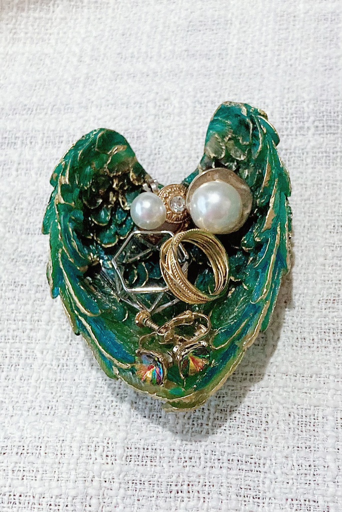 金メッキのアクセサリートレイ