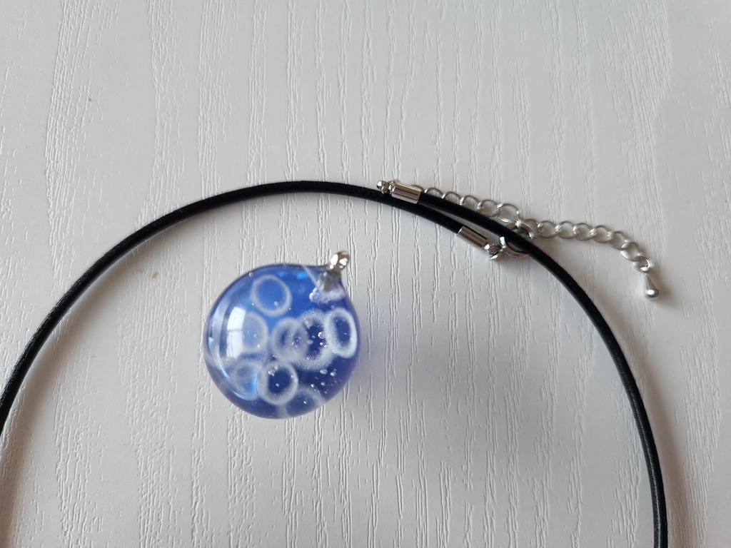 クラゲ模様ネックレス