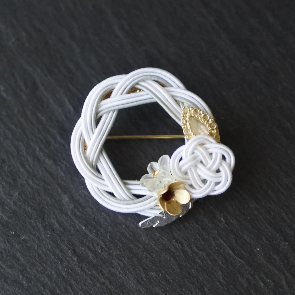 相生結びブローチ