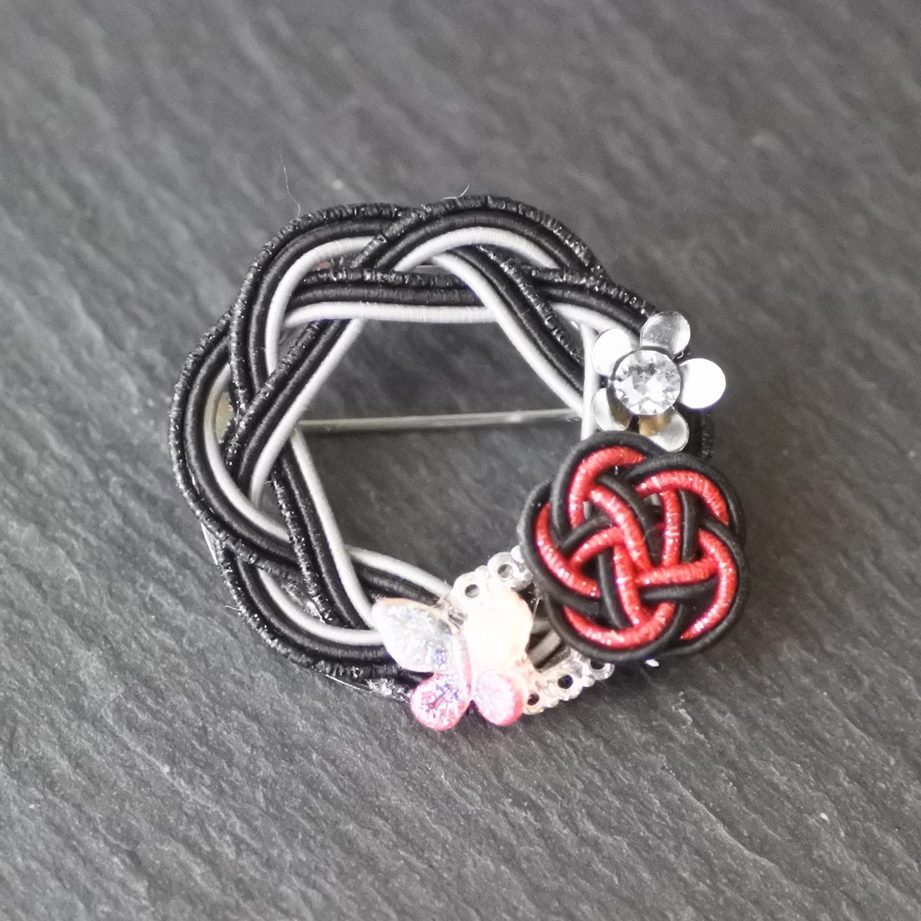 相生結びブローチ