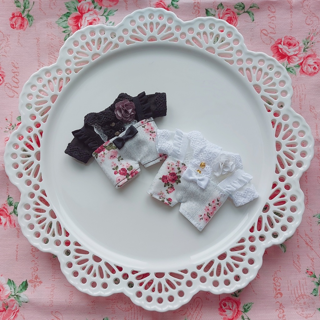 薔薇柄のズボンとフリルシャツ