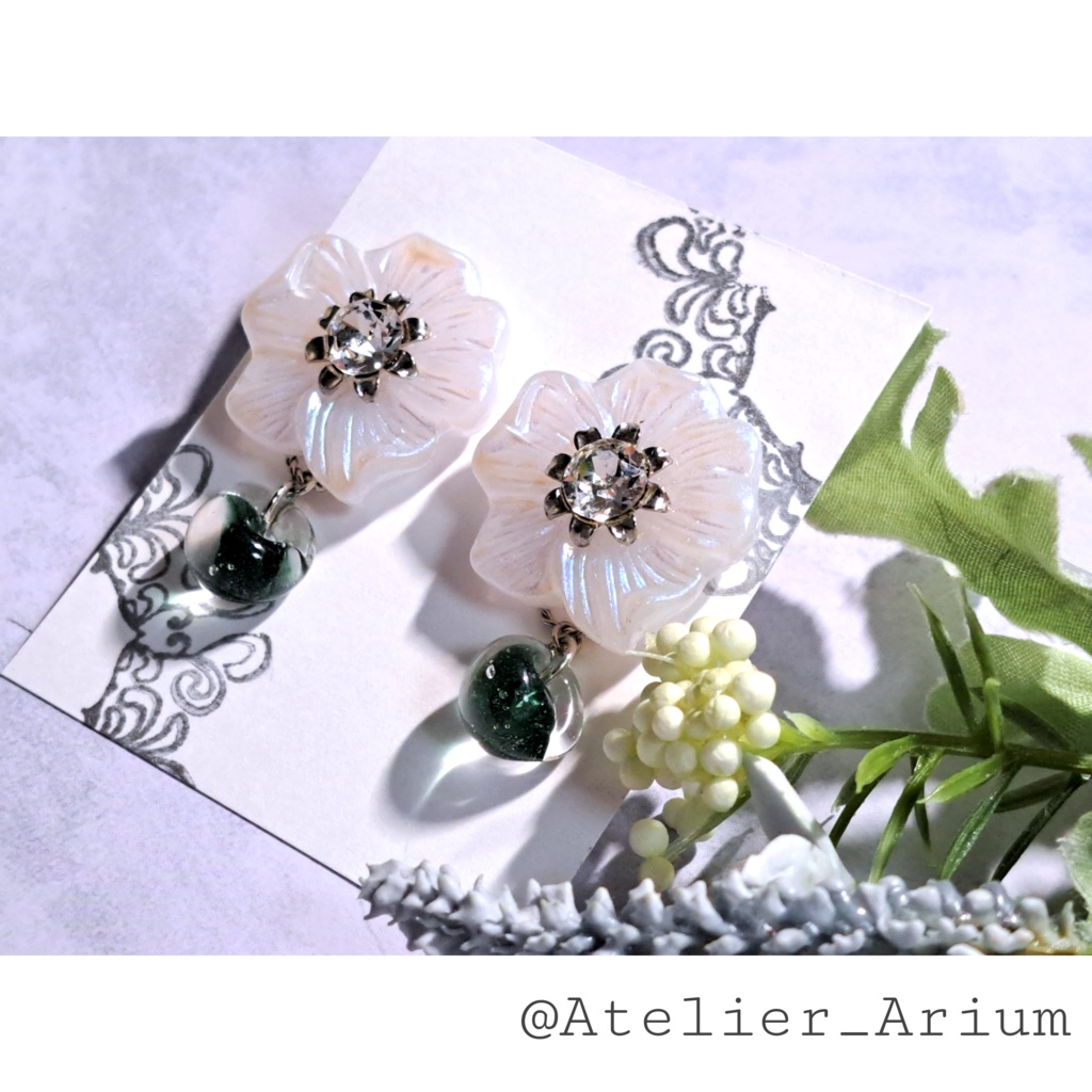 思いに染まる花 古代人イメージイヤリング(ピアス変更可能です)