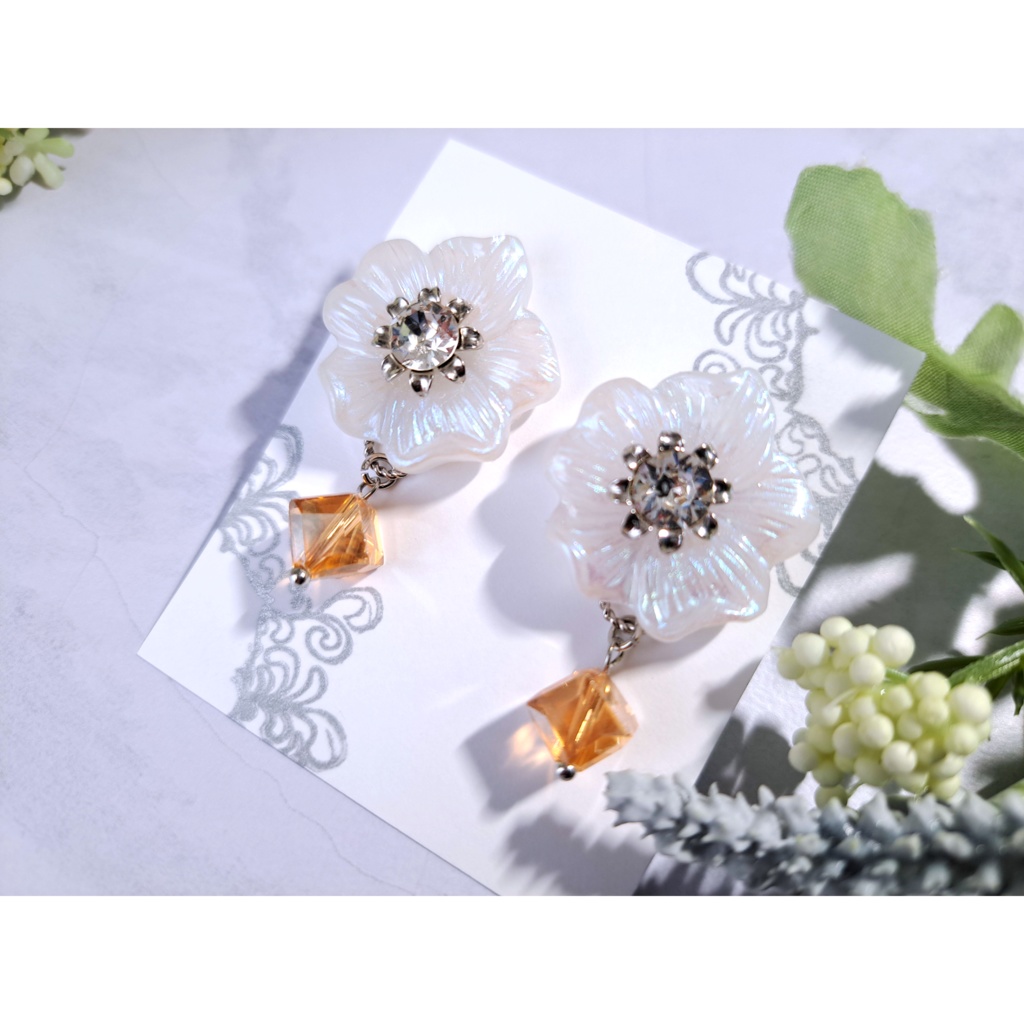 思いに染まる花 古代人イメージイヤリング(ピアス変更可能です)