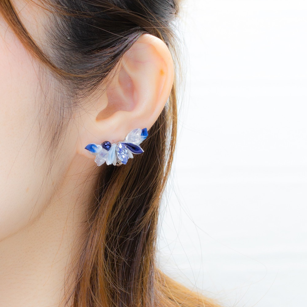 【再販】つまみ細工 イヤーカフ<Lサファイヤ>