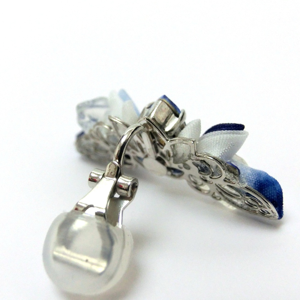 【再販】つまみ細工 イヤーカフ<Lサファイヤ>