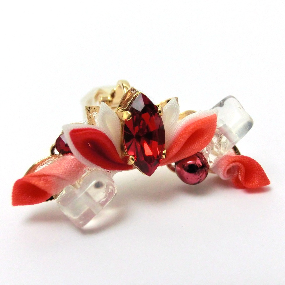 つまみ細工 イヤーカフ "月の欠片"<スカーレット>