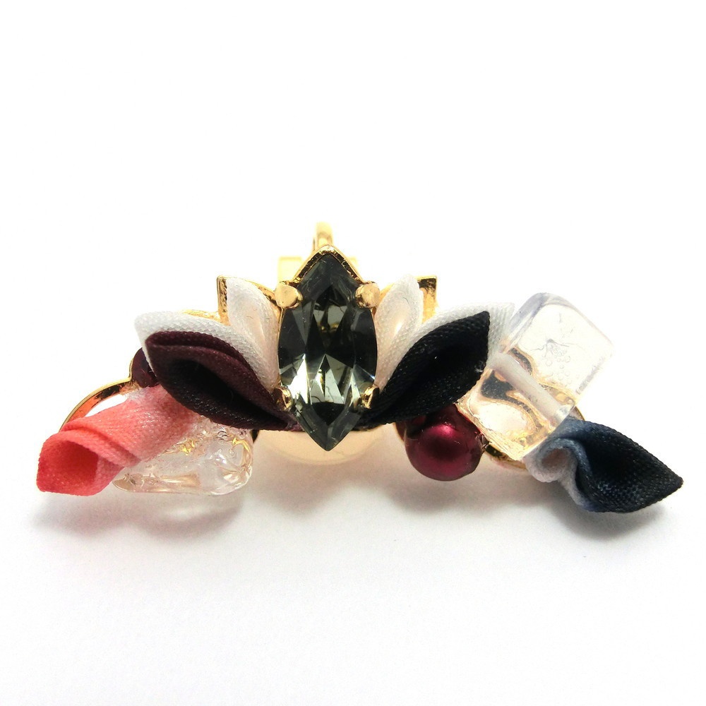 つまみ細工 イヤーカフ "月の欠片"<Witch>