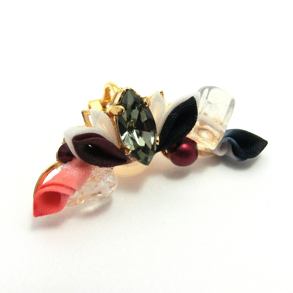 つまみ細工 イヤーカフ "月の欠片"<Witch>