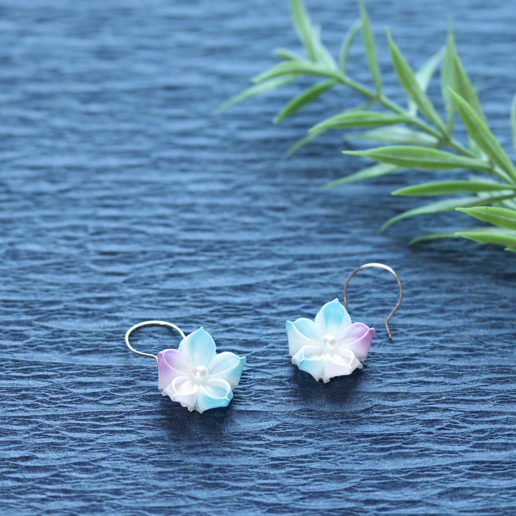 ピアス*つまみ細工桔梗*<水面>イヤリングに無料交換