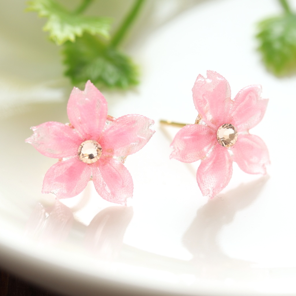 【受注製作】透明な桜のピアス　Clear cherry blossoms earrings【つまみ細工】