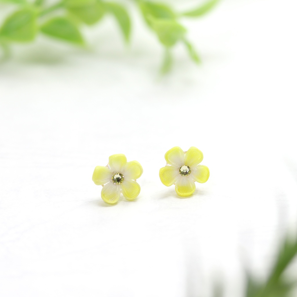 *つまみ細工小花のスタッドピアス* サージカルステンレス