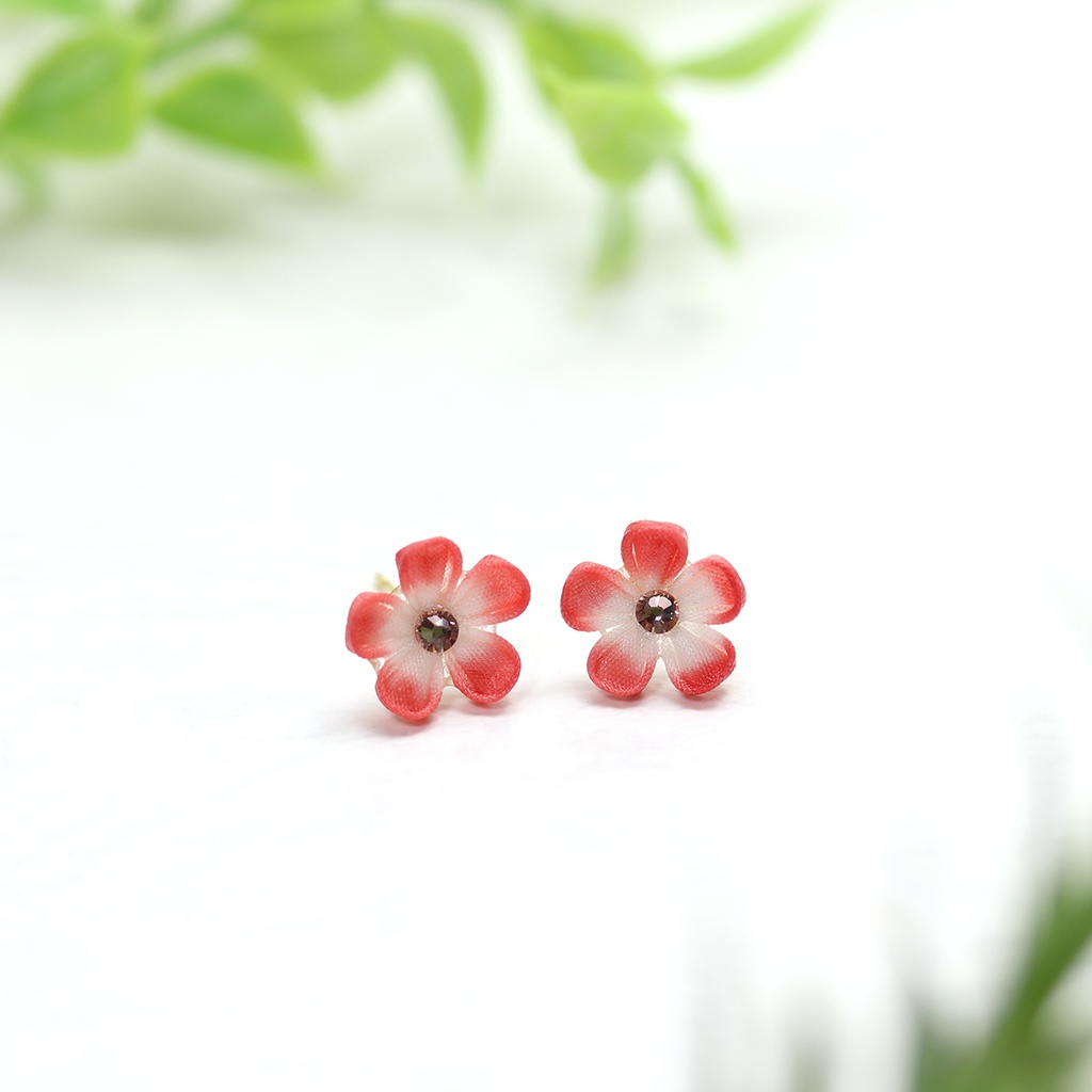 *つまみ細工小花のスタッドピアス* サージカルステンレス