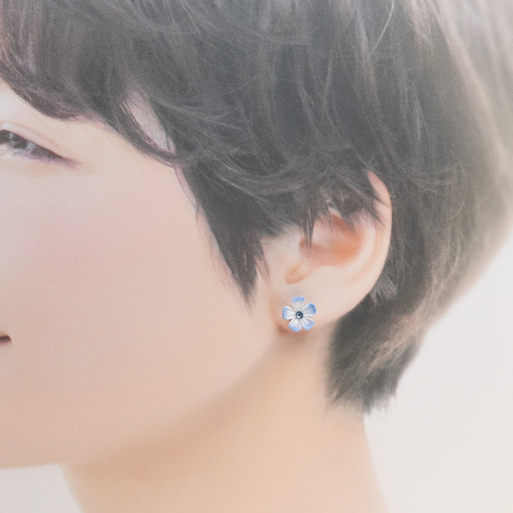 *つまみ細工小花のスタッドピアス* サージカルステンレス