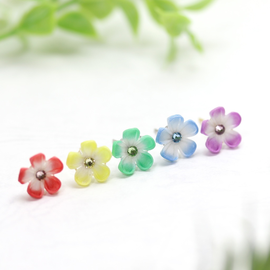 *つまみ細工小花のスタッドピアス* サージカルステンレス