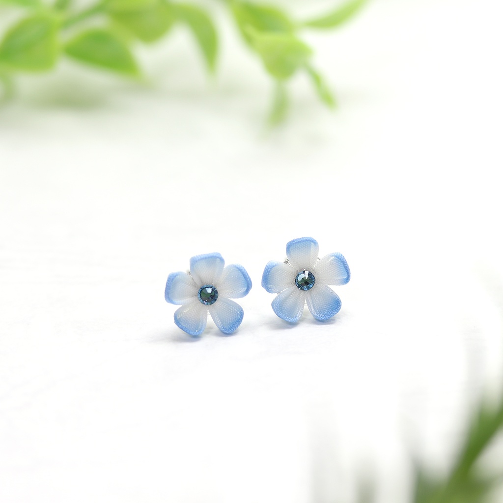 *つまみ細工小花のスタッドピアス* サージカルステンレス