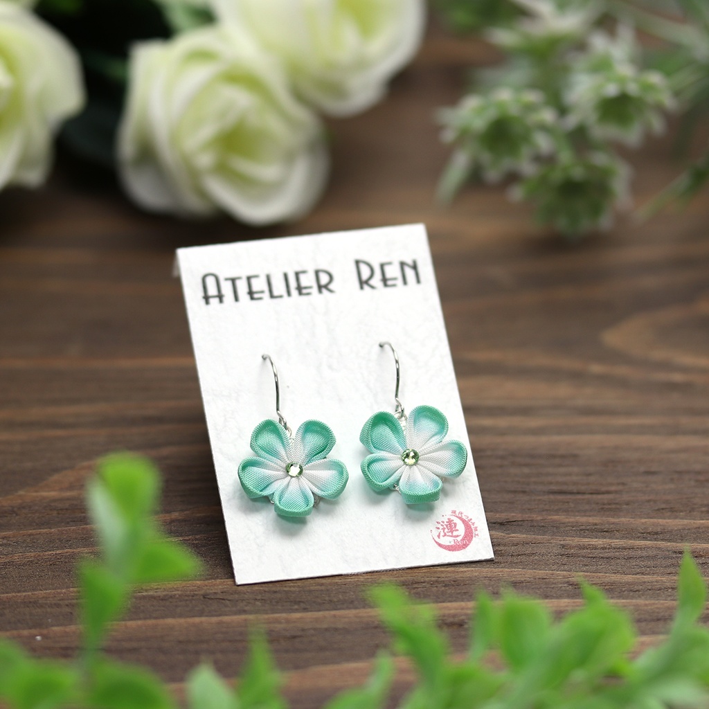 つまみ細工小花のピアス イヤリングに無料交換