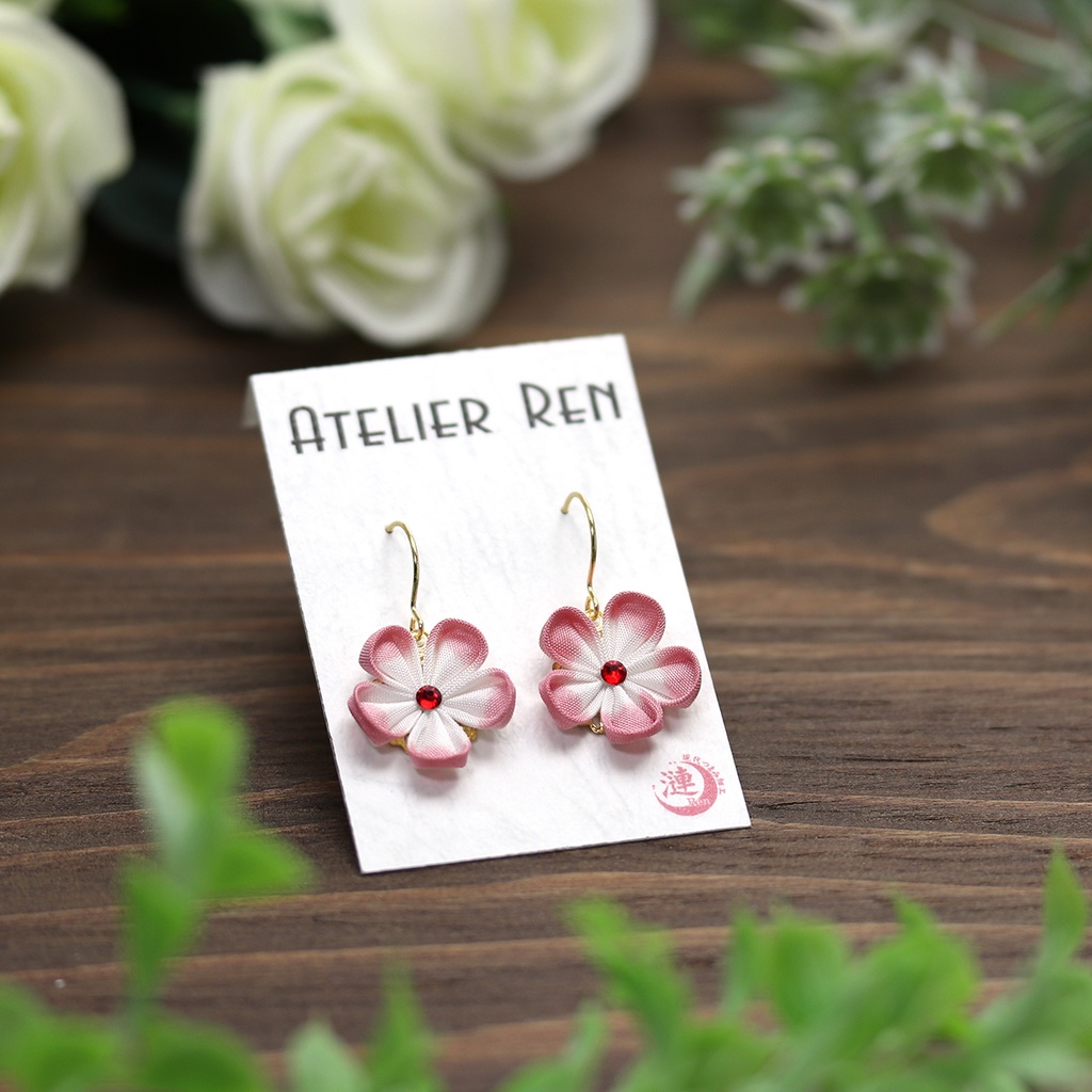 つまみ細工小花のピアス イヤリングに無料交換