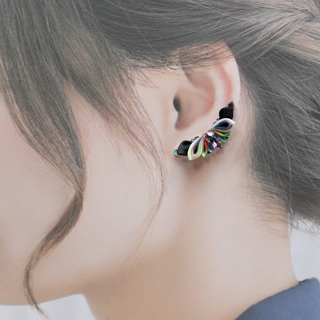 つまみ細工イヤーカフ<ビスマス>