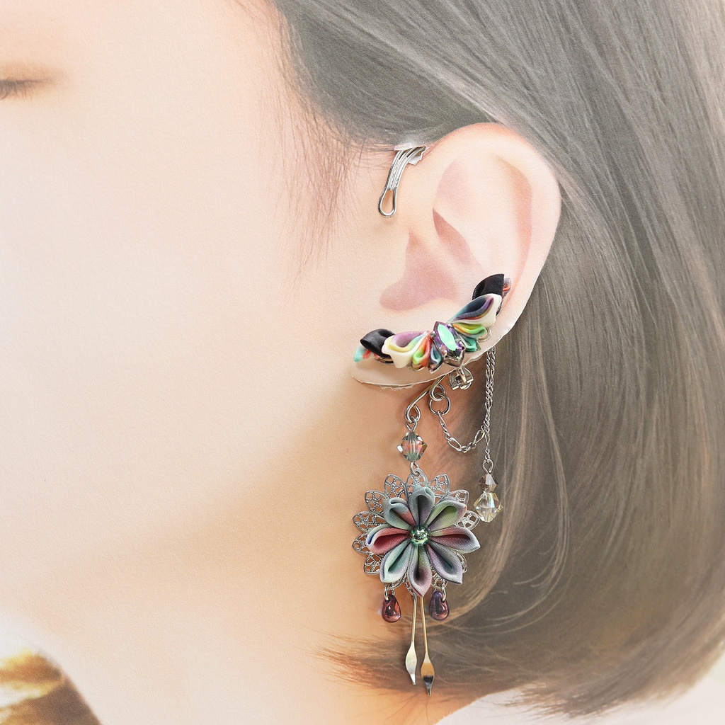 つまみ細工イヤーカフ<ビスマス>